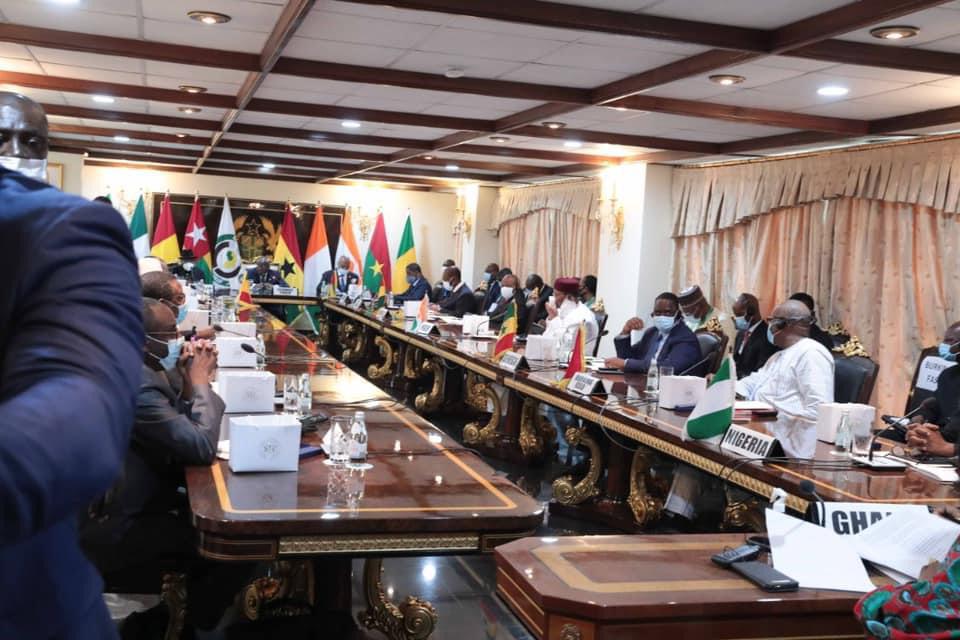 Accra: Arrivée de Macky Sall pour la réunion spéciale de la Cedeao (Photos)