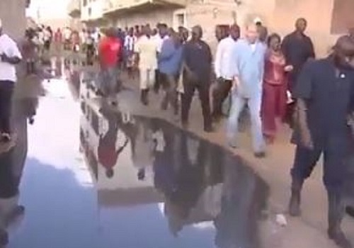 Inondations au Sénégal: Quand Karim Wade visitait la banlieue avec du matériel lourd