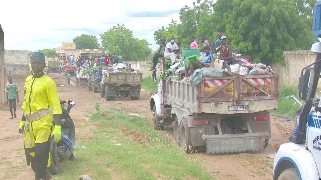 Le Ministère de l'Urbanisme remet du matériel de nettoiement pour le Magal (Photos)