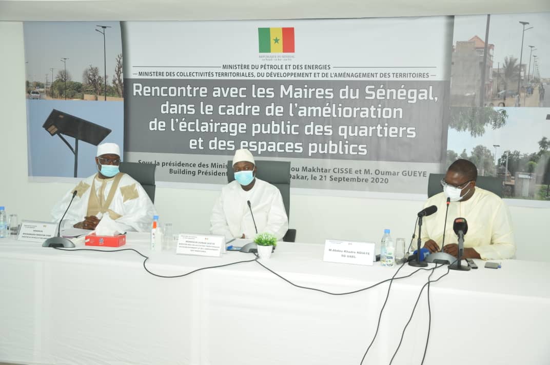 Le Ministre des Collectivités territoriales, Oumar Guèye incite les collectivités territoriales à mettre en avant l’éclairage solaire et non conventionnel
