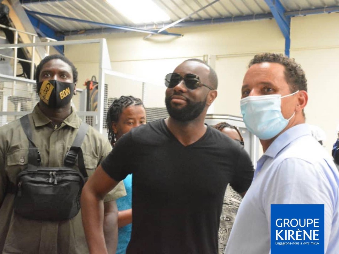 PHOTOS - Maître Gims, Barack Adama et autres en visite dans l'usine de Kirène: Les images !