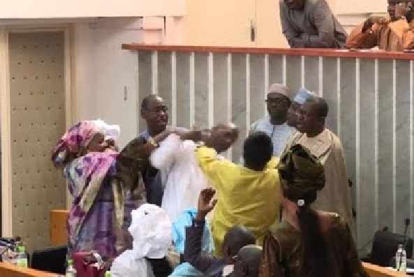 Pose de première pierre de la Maison de la Femme: la violence politique s’invite à Guinaw Rails Nord