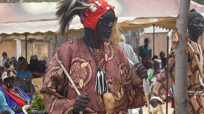 Le « Xooy » ou cérémonie de divination: Un outil de prédiction et de protection contre les calamités