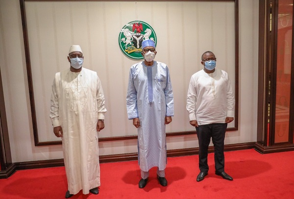 Visite de travail et d’amitié au Nigéria: Les premières images de la rencontre entre Macky Sall, Muhammadu Buhari et Oumaro Sissoco Embalo