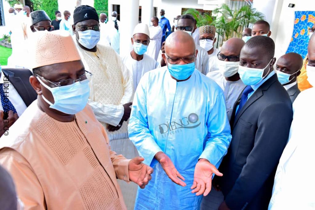 Condoléances: le Président Macky Sall chez Dane Fall de « Sénégal Broderie » suite au rappel à Dieu de son père El Hadj Mamadou Mamoune Fall dit Ndama (IMAGES)