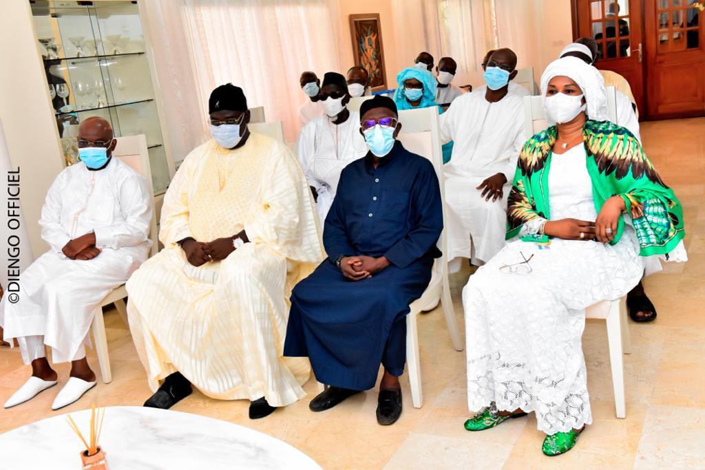 Condoléances: le Président Macky Sall chez Dane Fall de « Sénégal Broderie » suite au rappel à Dieu de son père El Hadj Mamadou Mamoune Fall dit Ndama (IMAGES)