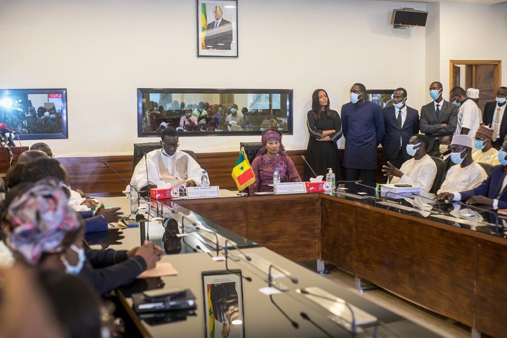 Passation de service entre Amadou Bâ et Aïssata Tall Sall: Les images ! Passation de service entre Amadou Bâ et Aïssata Tall Sall: Les images !