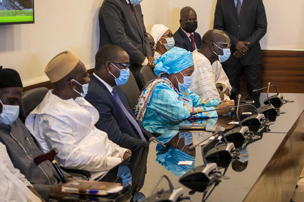 Passation de service entre Amadou Bâ et Aïssata Tall Sall: Les images ! Passation de service entre Amadou Bâ et Aïssata Tall Sall: Les images !