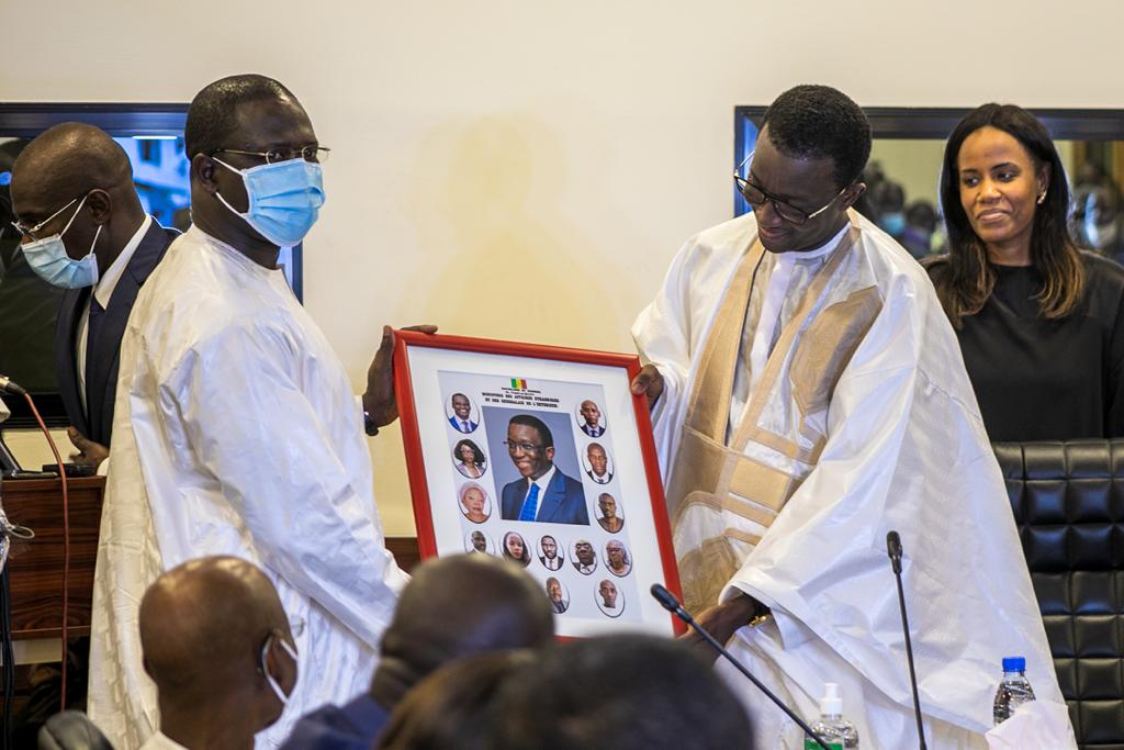 Passation de service entre Amadou Bâ et Aïssata Tall Sall: Les images ! Passation de service entre Amadou Bâ et Aïssata Tall Sall: Les images !