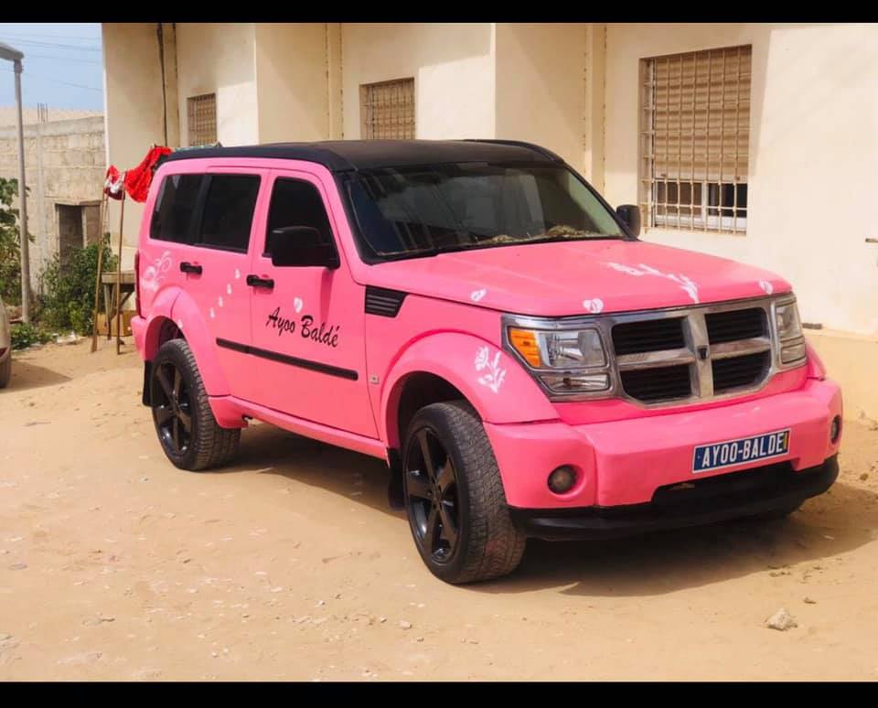 (Photos) Omaro offre un terrain aux Almadies 2, un 4x4 Dodge, une somme de 3.000.000 FCfa et une parure en or à Ayo Baldé