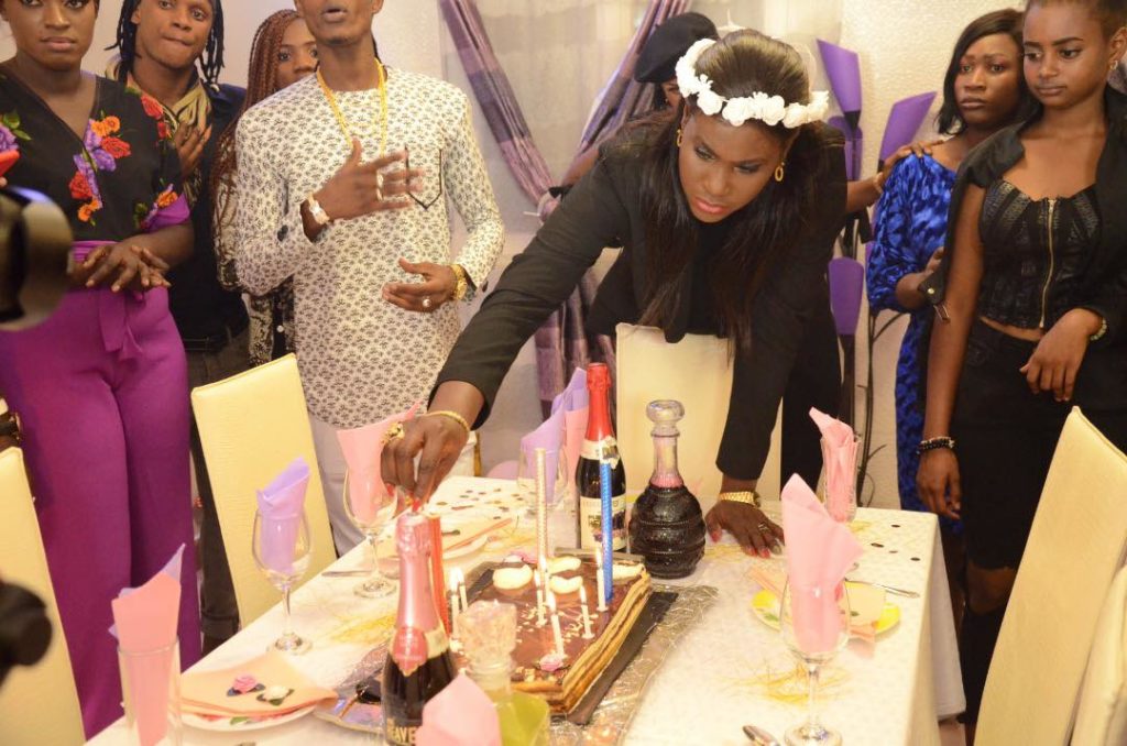 L'actrice Maïmouna « Dinama Nekh » fête son anniversaire en grande pompe, aux côtés de son mari Metzo Diatta (Photos)