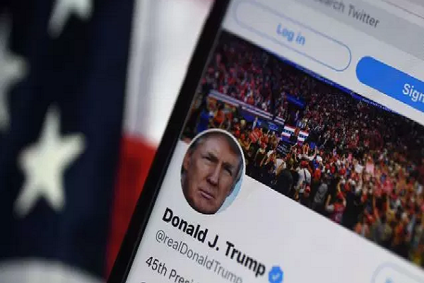 Suite aux émeutes du  Capitole :  Twitter suspend de façon permanente le compte de Donald Trump