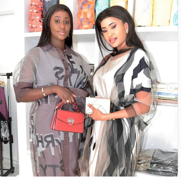 Admirez la belle complicité entre les deux co-épouses (Woudiou) de Vip Sagné, Fat Bousso et Daba Ndiaye (Photos)
