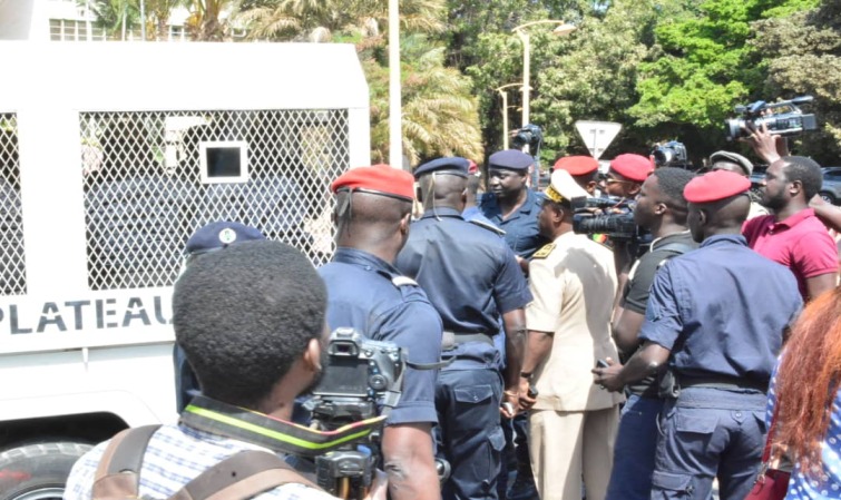 Accusée d'abus d'autorité/ La Police nationale joue la sainte