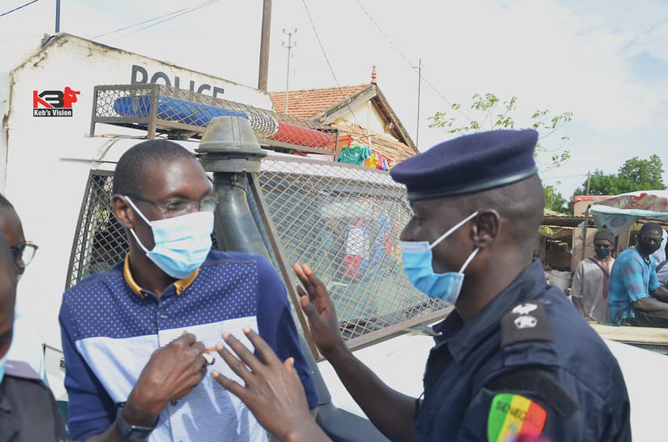 Covid-19: La police de Kébémer sensibilise et distribue des masques aux populations