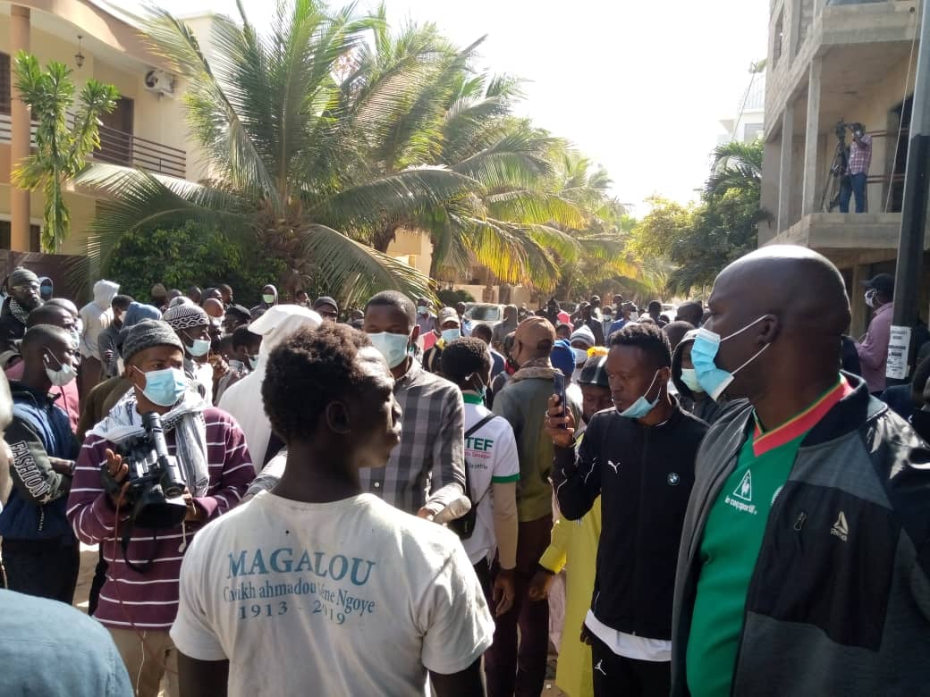 (Photos) Forte mobilisation devant le domicile de Sonko (Photos) Forte mobilisation devant le domicile de Sonko