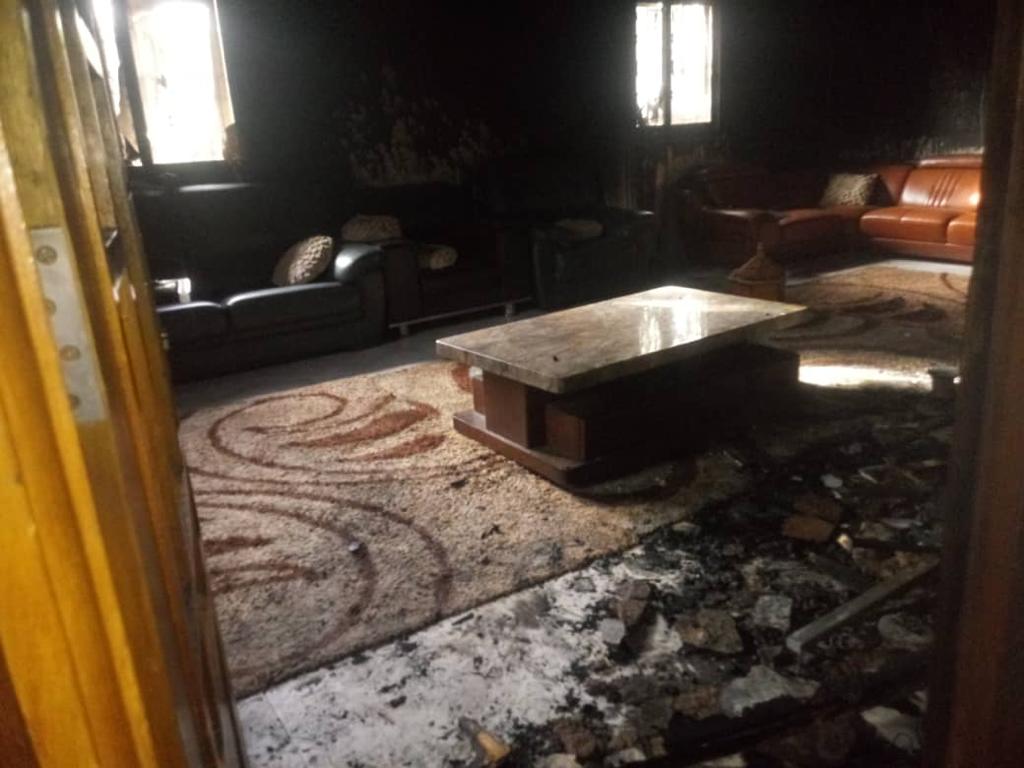 Louga: Des militants de Sonko incendient la maison d’Aïda Diallo, mère de Mamour Diallo