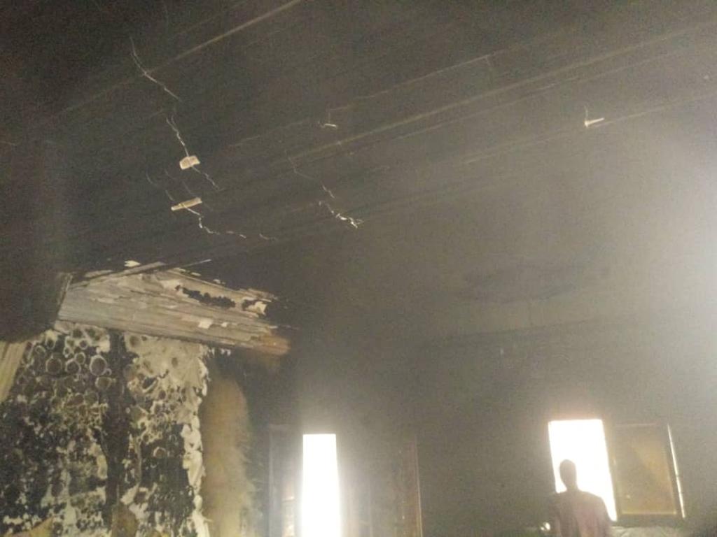Louga: Des militants de Sonko incendient la maison d’Aïda Diallo, mère de Mamour Diallo