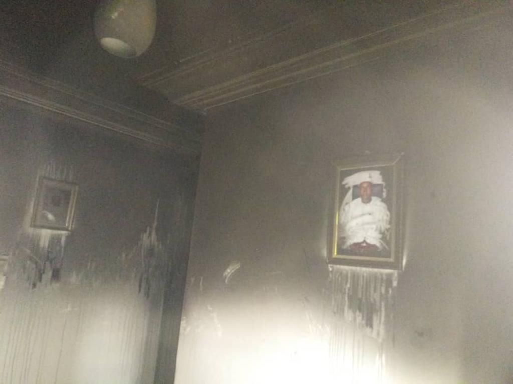 Louga: Des militants de Sonko incendient la maison d’Aïda Diallo, mère de Mamour Diallo