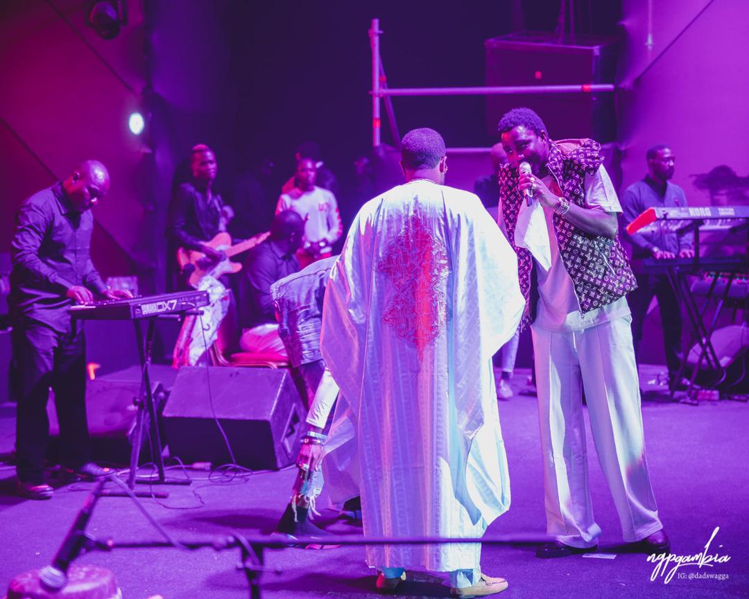 Gambie: Admirez le port vestimentaire assez déroutant de Wally Seck et les..."battré" (Photos)
