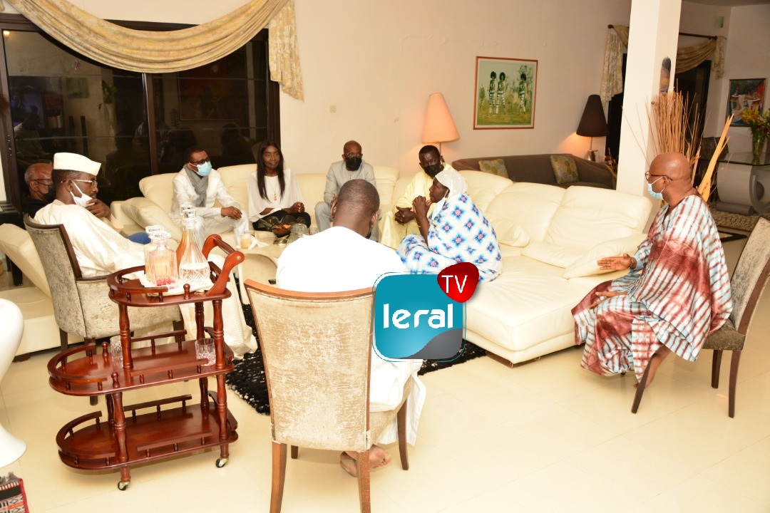 Youssou Ndour chez Coumba Gawlo pour lui témoigner sa solidarité (images) Youssou Ndour chez Coumba Gawlo pour lui témoigner sa solidarité (images)