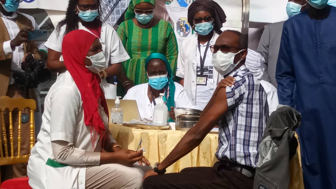 Campagne de vaccination: Les autorités sanitaires et étatiques donnent l'exemple aux populations (Photos) Campagne de vaccination: Les autorités sanitaires et étatiques donnent l'exemple aux populations (Photos)