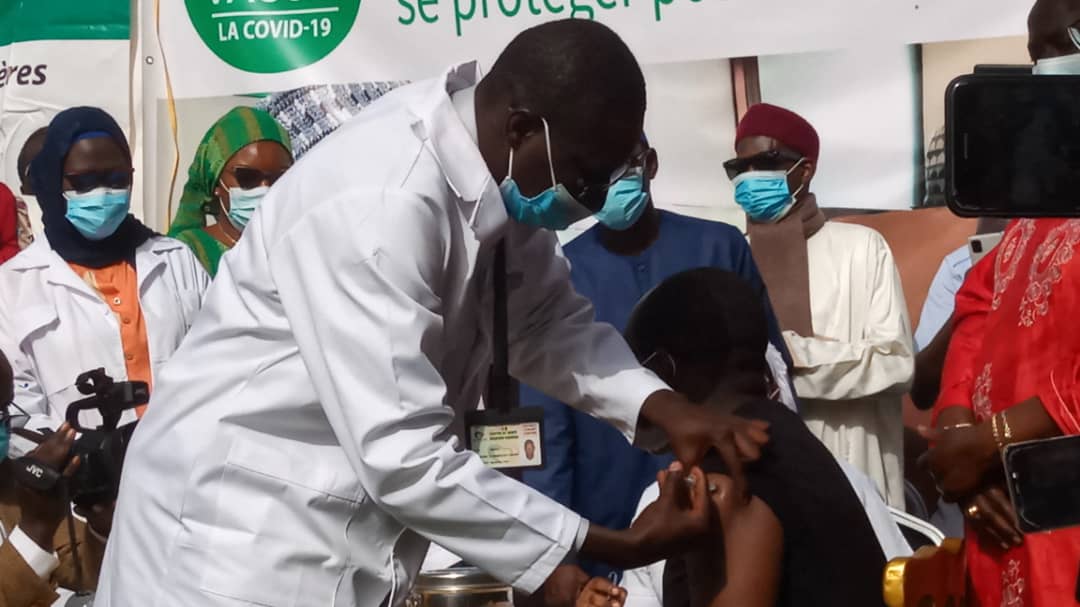 Campagne de vaccination: Les autorités sanitaires et étatiques donnent l'exemple aux populations (Photos) Campagne de vaccination: Les autorités sanitaires et étatiques donnent l'exemple aux populations (Photos)