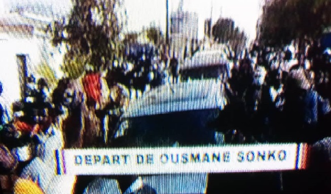 Ousmane Sonko en route vers le tribunal: Keur Gorgui refuse du monde, les premières grenades lacrymogènes tombent