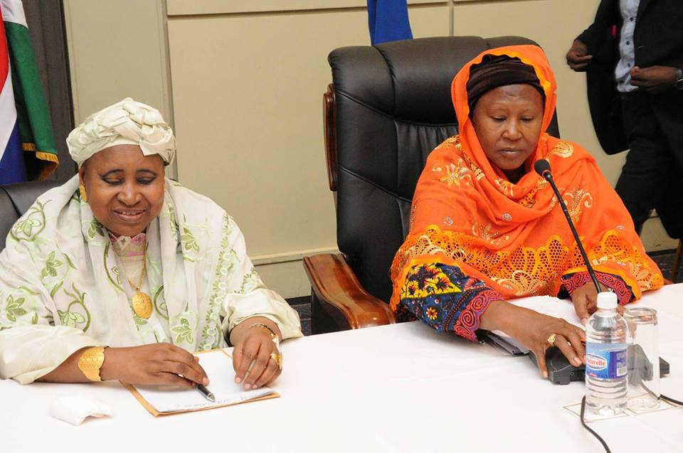 Gambie: Refus de soutenir Adama Barrow, les deux anciennes vice-présidentes sevrées de sécurité