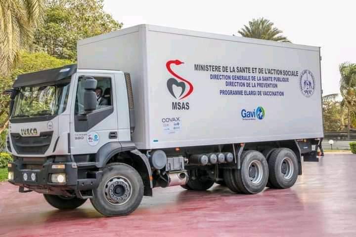 Initiative Covax : Macky Sall a réceptionné le premier lot de vaccins Initiative Covax : Macky Sall a réceptionné le premier lot de vaccins