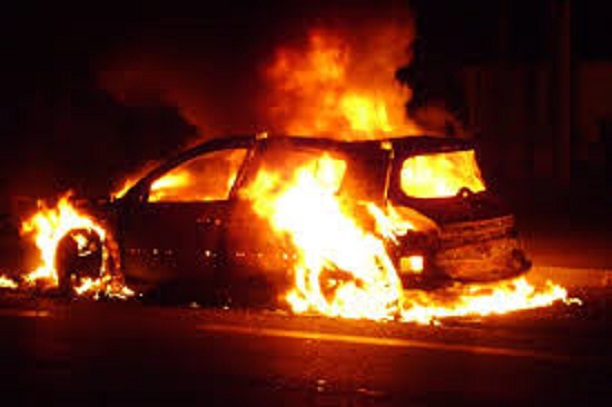Manifestations à la Médina: La RFM touchée, des voitures incendiées