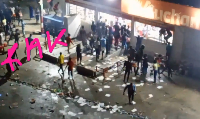 Manifestation: Les manifestants pillent les Auchan