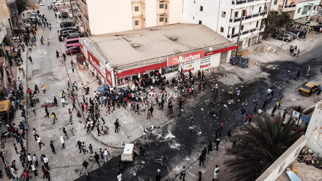 Manifestation: Les manifestants pillent les Auchan