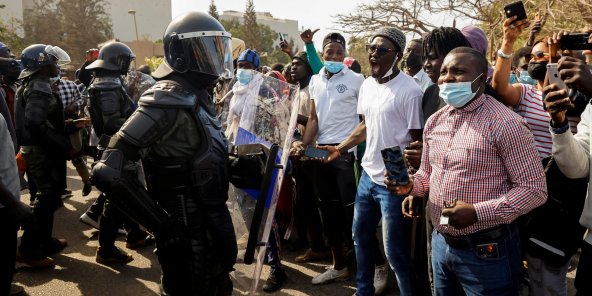 Scènes de pillage et vandalisme: L'Etat va affirmer son autorité, ce que Macky Sall a fait...