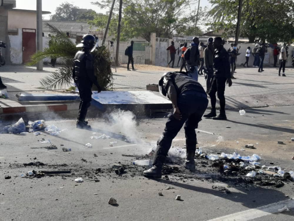 Photos / Affrontements à la Place de l’Obélisque: Les premiers dégâts matériels enregistrés