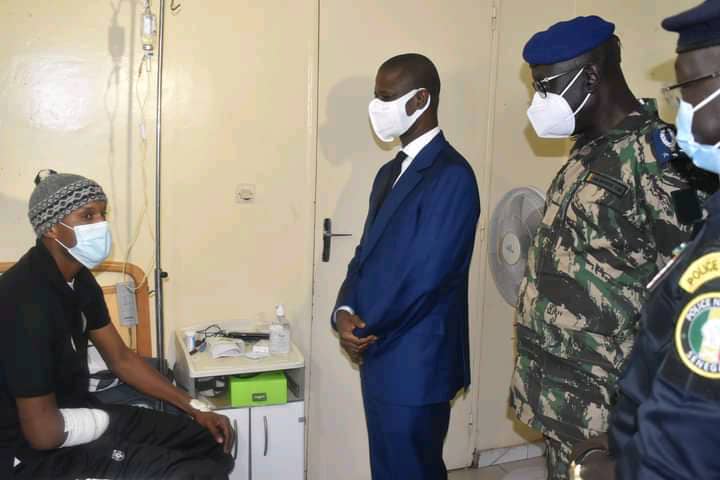Blessés civils et militaires lors des manifestations: Antoine Felix Diome à leur chevet (Photos)