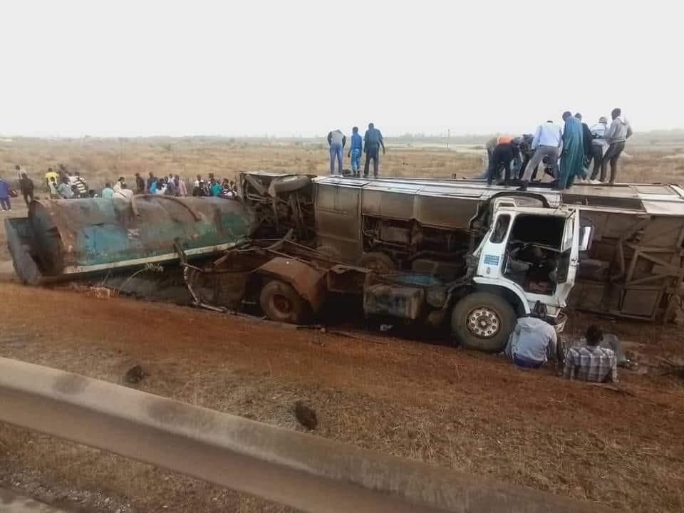Un accident sur l'autoroute à péage fait 3 morts et 50 blessés