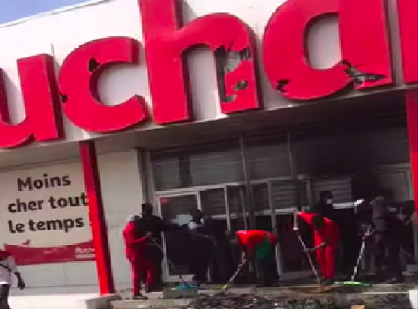 Pillage de leurs stations et magasins: Beaucoup d’employés d’Auchan et Total en chômage technique