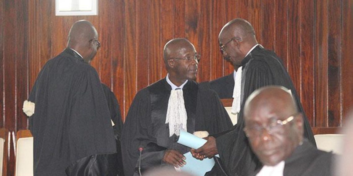Le 25 juin 2021, deux membres devront obligatoirement quitter le Conseil constitutionnel