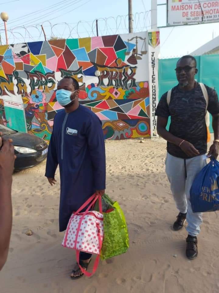 PHOTOS+VIDEO / Maison de correction de Sébikhotane: Sortie de prison d’Assane Diouf et Guy Marius Sagna