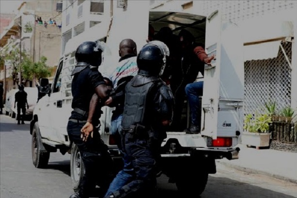 Vol avec violence: Après une chasse à l’homme, la police intercepte Assane Sidibe et Émile Mendy à Fass