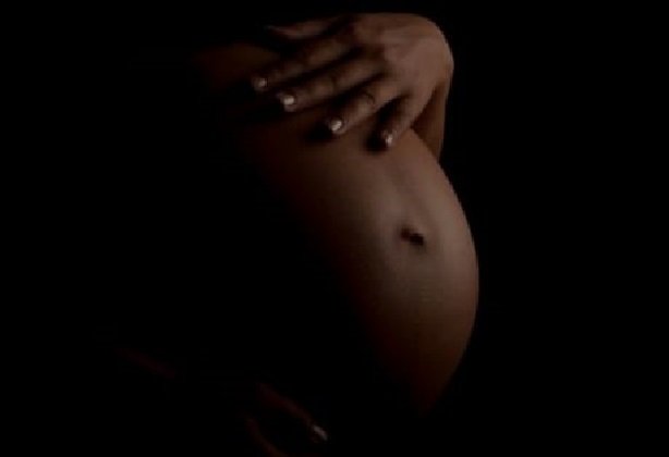 Gonflement du corps, maux de tète, mortalité néonatale… : Les confessions glaçantes d’une mère victime de pré-éclampsie
