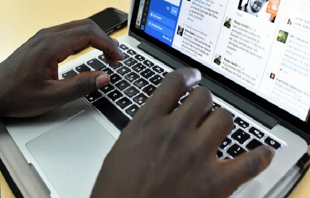 Cachés derrière des claviers pour « détruire des réputations »: Macky Sall vers une régulation très prochaine des médias sociaux