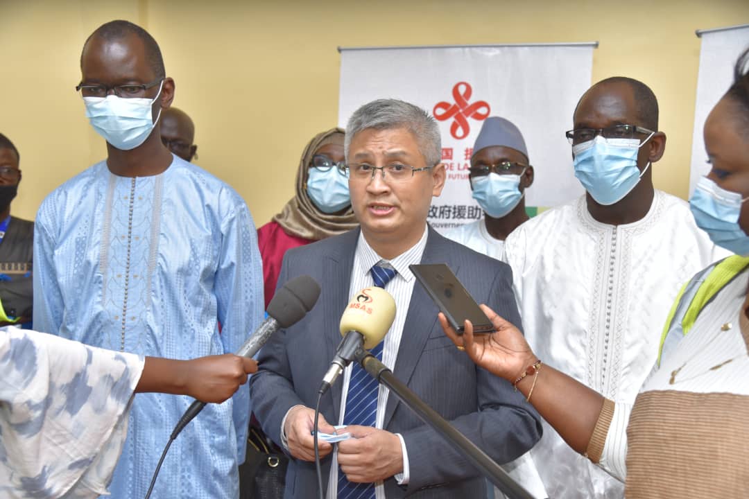 Réception de 300 000 doses de vaccins Sinopharm: "Avec ce don, nous pouvons accélérer le processus de vaccination...." (Abdoulaye Diouf Sarr) Réception de 300 000 doses de vaccins Sinopharm: "Avec ce don, nous pouvons accélérer le processus de vaccination...." (Abdoulaye Diouf Sarr)