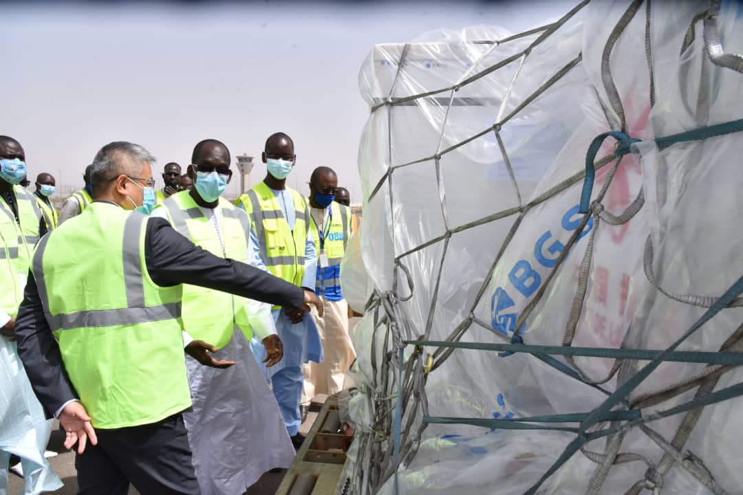 Réception de 300 000 doses de vaccins Sinopharm: "Avec ce don, nous pouvons accélérer le processus de vaccination...." (Abdoulaye Diouf Sarr) Réception de 300 000 doses de vaccins Sinopharm: "Avec ce don, nous pouvons accélérer le processus de vaccination...." (Abdoulaye Diouf Sarr)