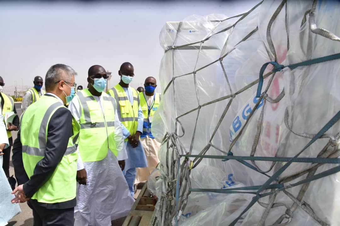 Réception de 300 000 doses de vaccins Sinopharm: "Avec ce don, nous pouvons accélérer le processus de vaccination...." (Abdoulaye Diouf Sarr) Réception de 300 000 doses de vaccins Sinopharm: "Avec ce don, nous pouvons accélérer le processus de vaccination...." (Abdoulaye Diouf Sarr)