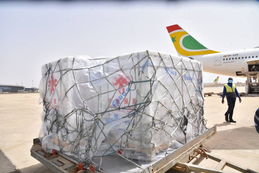 Réception de 300 000 doses de vaccins Sinopharm: "Avec ce don, nous pouvons accélérer le processus de vaccination...." (Abdoulaye Diouf Sarr) Réception de 300 000 doses de vaccins Sinopharm: "Avec ce don, nous pouvons accélérer le processus de vaccination...." (Abdoulaye Diouf Sarr)