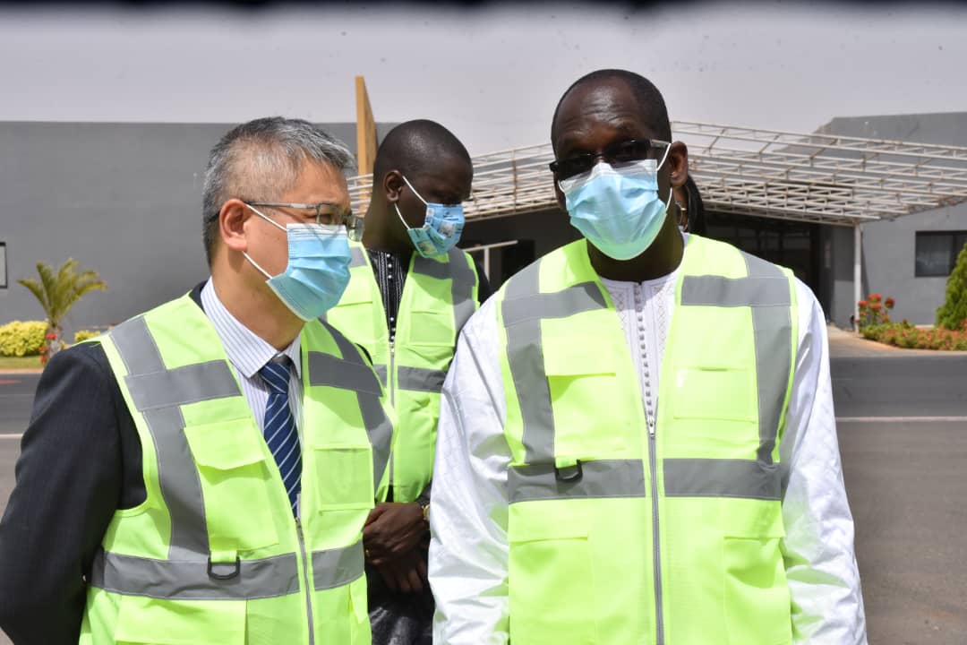 Réception de 300 000 doses de vaccins Sinopharm: "Avec ce don, nous pouvons accélérer le processus de vaccination...." (Abdoulaye Diouf Sarr) Réception de 300 000 doses de vaccins Sinopharm: "Avec ce don, nous pouvons accélérer le processus de vaccination...." (Abdoulaye Diouf Sarr)