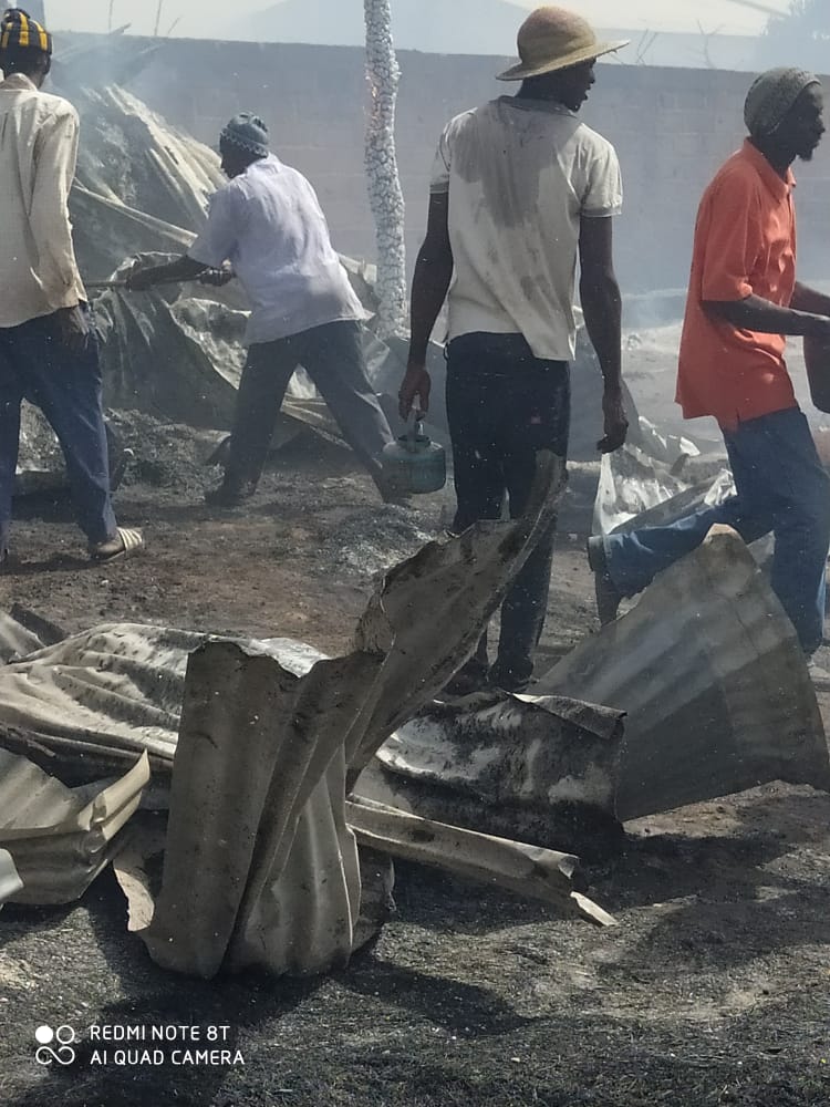  Kolda: Voici les images de l'incendie qui s'est déclaré a Darou khoudouss (Photos et vidéo)