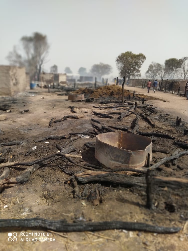  Kolda: Voici les images de l'incendie qui s'est déclaré a Darou khoudouss (Photos et vidéo)